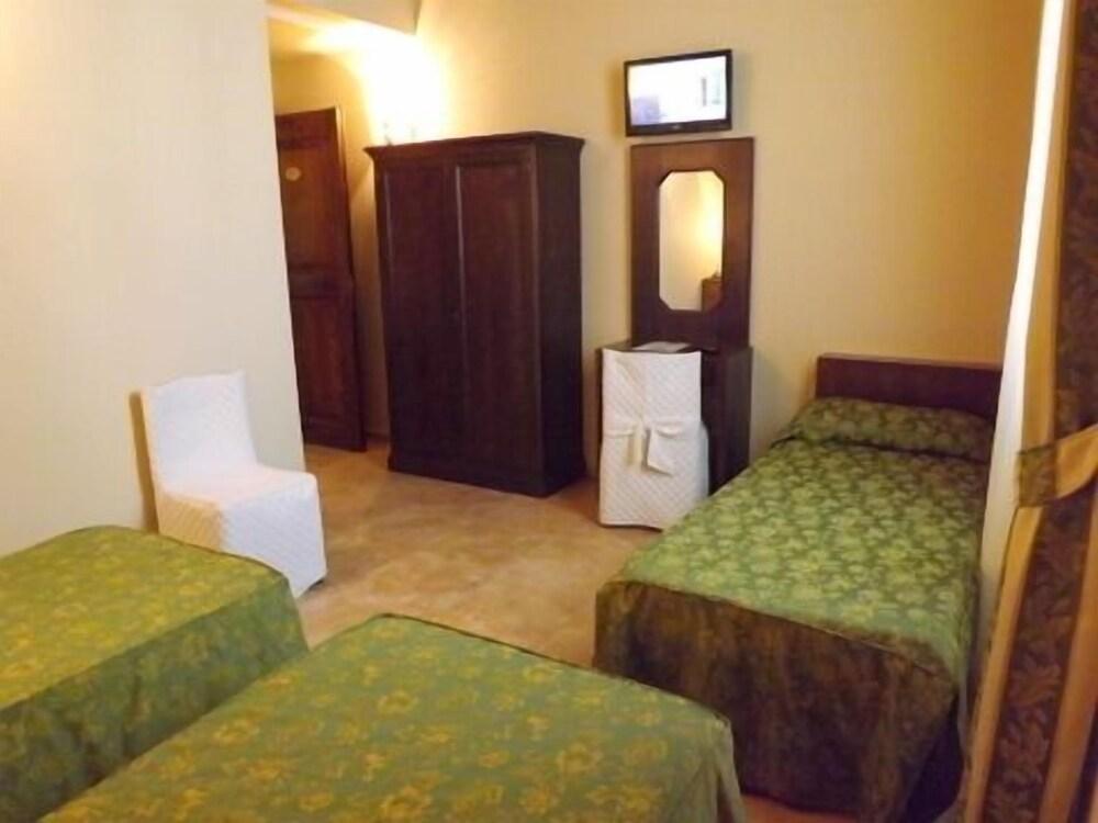 Hotel Relais Il Postiglione - Antica Posta dei Chigi Campagnano Di Roma Esterno foto